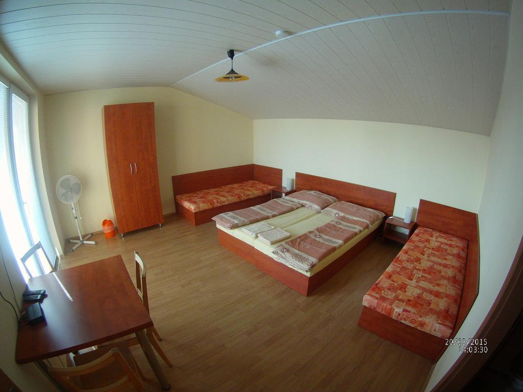 Penzion Kaplna Zimmer foto